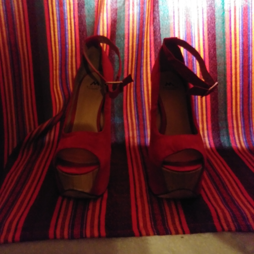 Shoes - Picture 2 of 4